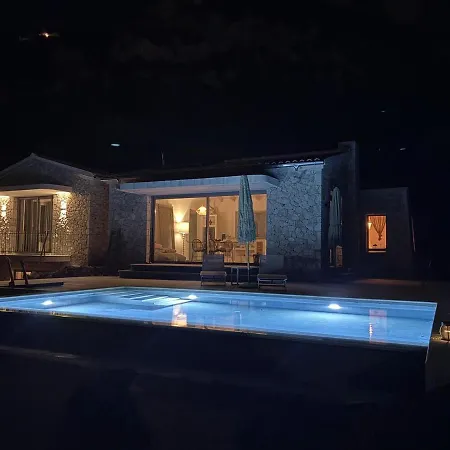 Xalupi - Design-villa Mit Pool Und Meerblick 팔레오카스트리차