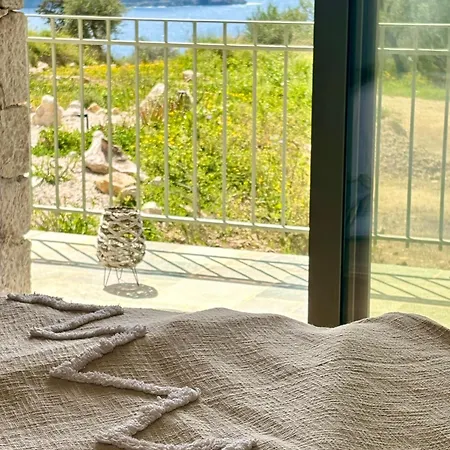 Xalupi - Design-villa Mit Pool Und Meerblick 팔레오카스트리차