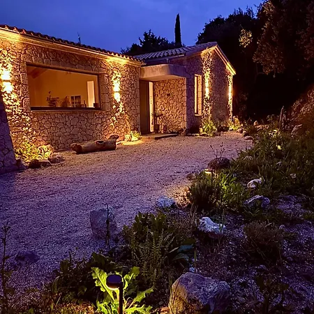 Xalupi - Design-villa Mit Pool Und Meerblick * 팔레오카스트리차