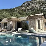 Xalupi - Design-villa Mit Pool Und Meerblick Nyaraló Paleokasztríca