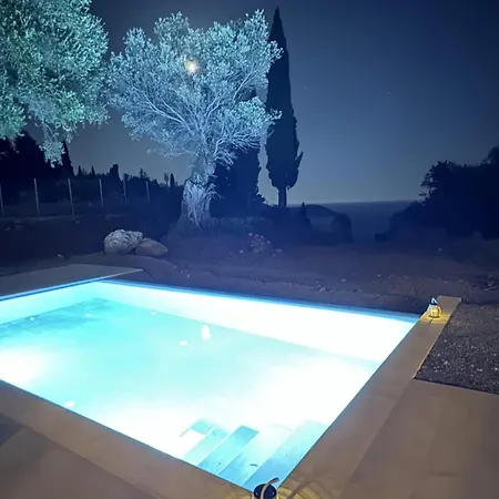 Stilvolles Hideaway - Pool, Aussicht, Naehe 別荘 パレオカストリッツア