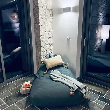 Stilvolles Hideaway - Pool, Aussicht, Naehe *