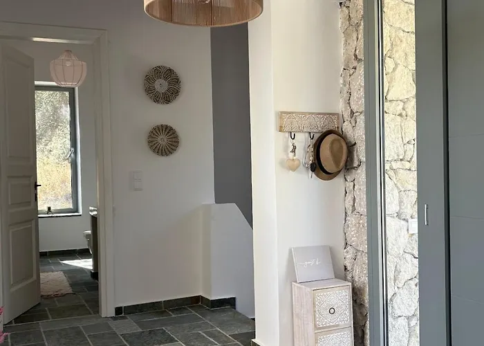 Ferienhaus Stilvolles Hideaway - Pool, Aussicht, Nähe Paleokastritsa