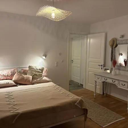 Stilvolles Hideaway - Pool, Aussicht, Naehe בית נופש *